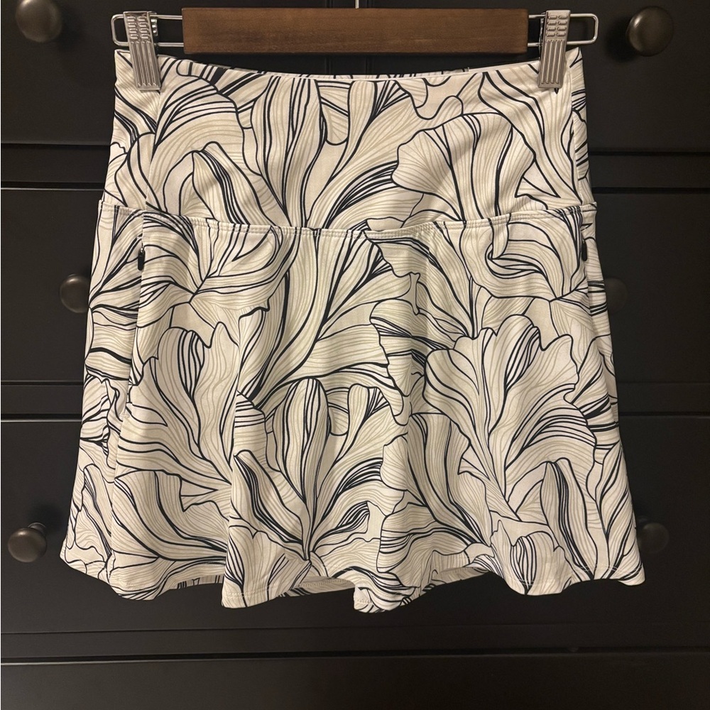 NWT Calia Black and White Leaf Print Golf/Tennis Skirt